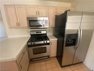 Photo #3: 2323034 Listing 