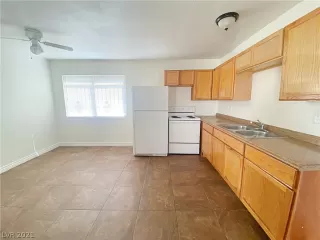 Photo #2: 2323047 Listing 