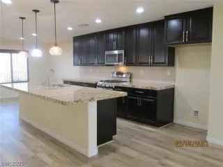 Photo #4: 2323051 Listing 