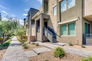 Photo #2: 2323106 Listing 