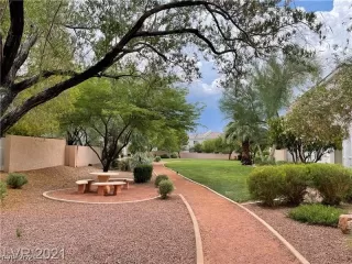 Photo #4: 2323111 Listing