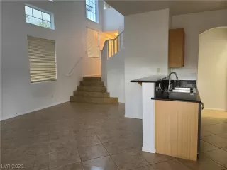 Photo #6: 2323111 Listing