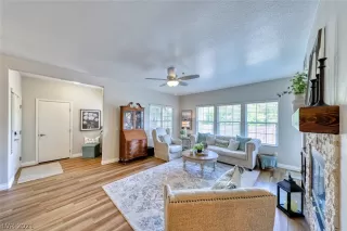 Photo #2: 2323183 Listing