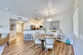 Photo #4: 2323183 Listing