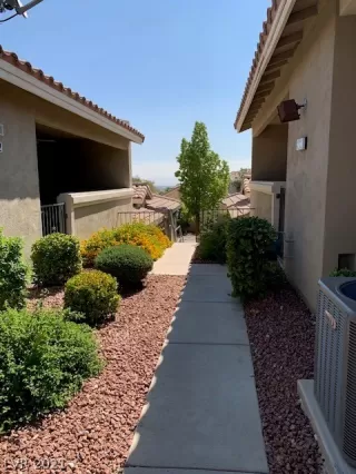 Photo #3: 2323186 Listing 