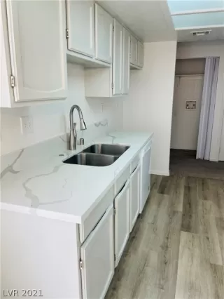 Photo #3: 2323275 Listing