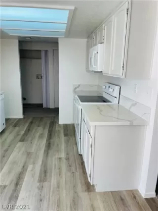 Photo #4: 2323275 Listing