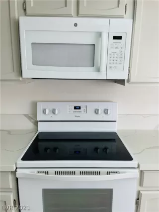 Photo #5: 2323275 Listing