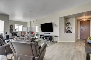 Photo #2: 2323300 Listing