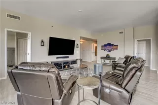 Photo #3: 2323300 Listing