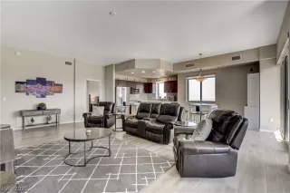 Photo #4: 2323300 Listing