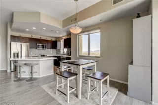 Photo #6: 2323300 Listing