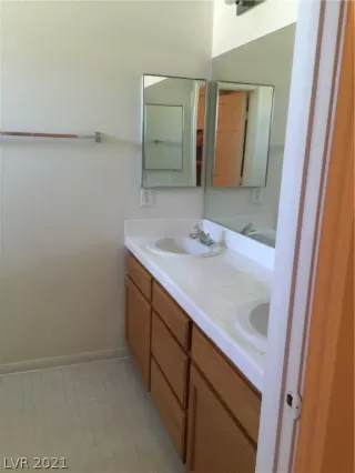 Photo #4: 2323321 Listing