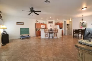 Photo #2: 2323334 Listing