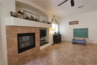 Photo #3: 2323334 Listing