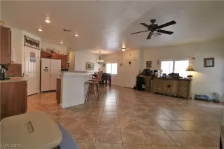 Photo #4: 2323334 Listing