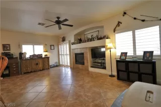 Photo #5: 2323334 Listing