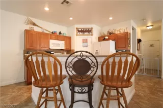 Photo #6: 2323334 Listing