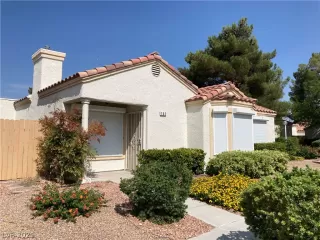 Photo #3: 2323356 Listing