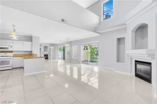 Photo #4: 2323366 Listing