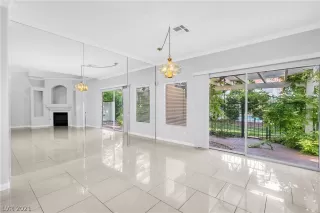 Photo #5: 2323366 Listing