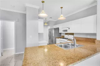 Photo #6: 2323366 Listing