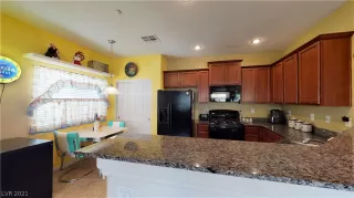 Photo #4: 2323380 Listing