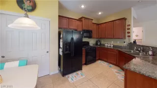 Photo #6: 2323380 Listing