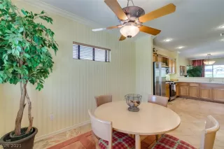 Photo #4: 2323388 Listing