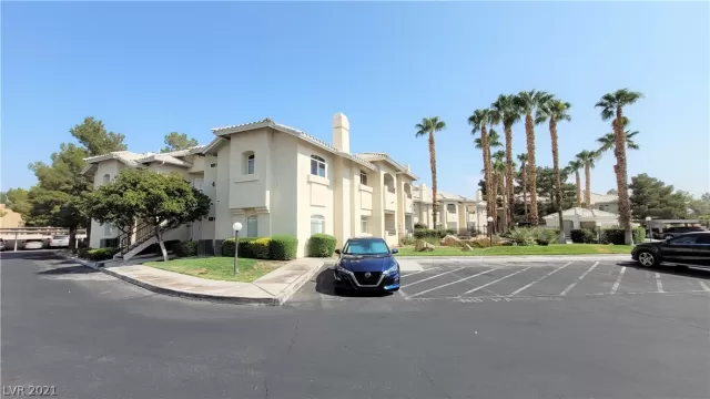 MLS: 2323511 Condo For Sale