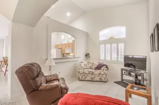 Photo #6: 2323539 Listing