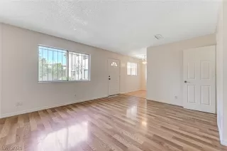 Photo #3: 2323558 Listing