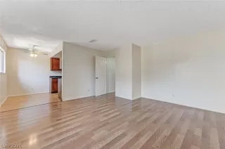 Photo #6: 2323558 Listing