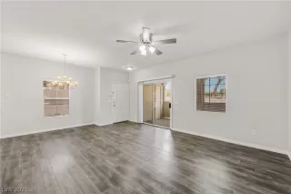 Photo #4: 2323594 Listing