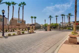 Photo #2: 2323620 Listing