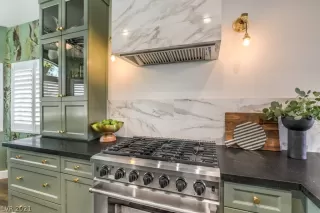 Photo #1: 2323652 Listing 