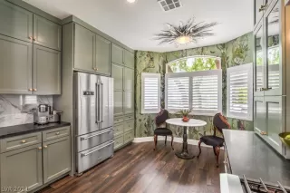 Photo #2: 2323652 Listing 