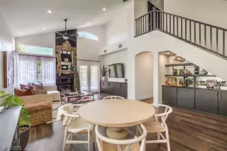 Photo #5: 2323652 Listing 