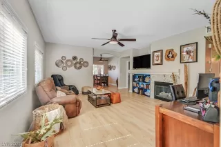 Photo #4: 2323662 Listing