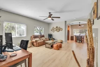 Photo #5: 2323662 Listing