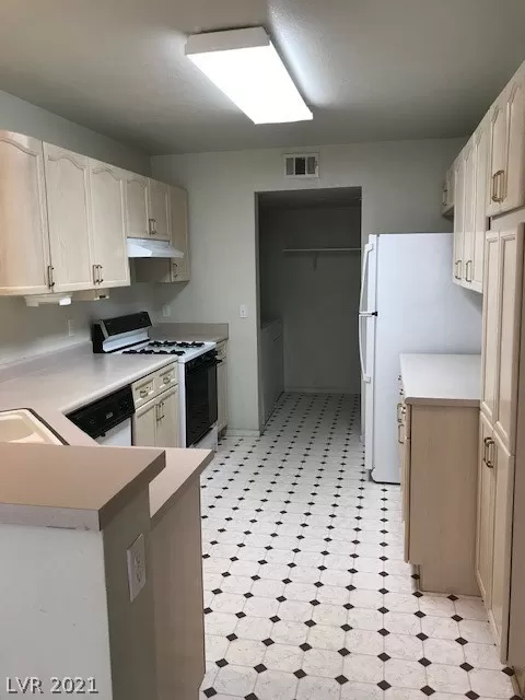 MLS: 2323671 Condo For Sale