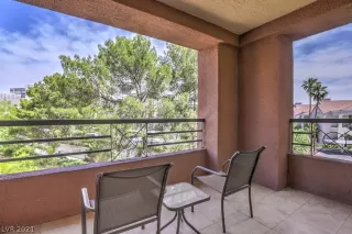 Photo #4: 2323688 Listing