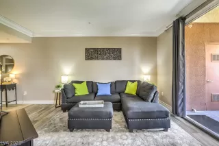 Photo #5: 2323688 Listing