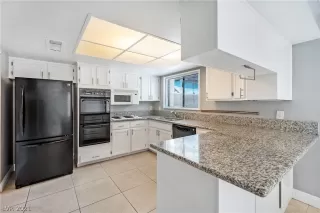 Photo #2: 2323696 Listing 