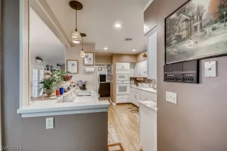 Photo #6: 2323704 Listing