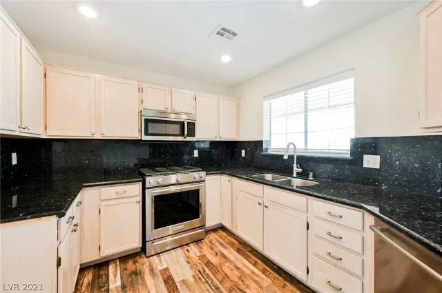 MLS: 2323741 Condo For Sale