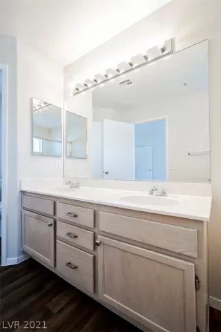 Photo #3: 2323741 Listing