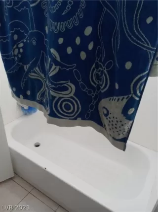 Photo #5: 2323814 Listing