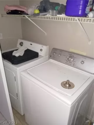 Photo #6: 2323814 Listing