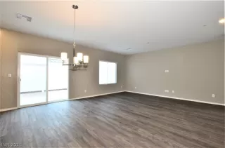 Photo #4: 2323822 Listing 